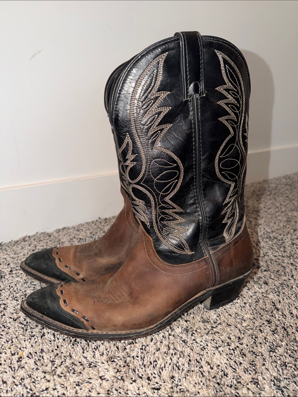 Laredo Two Tone Black and Brown Leather Cowboy Boots Men's Size 10.5